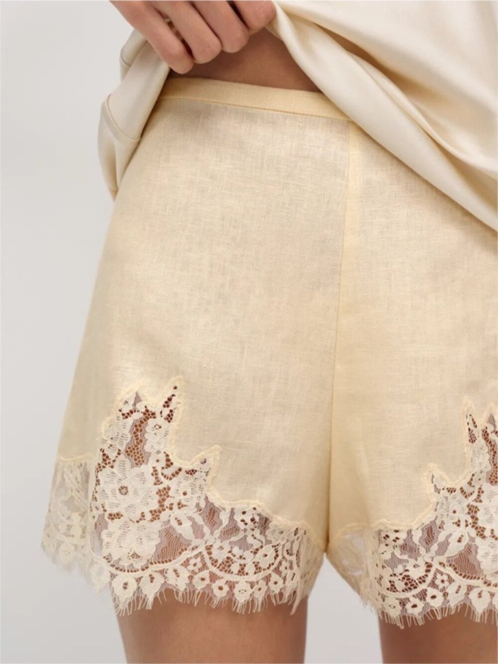 NEW Reformation Fern Sugar Yellow Lace Trim Linen Shorts Elastic Waist | US XS - Picture 2 of 13